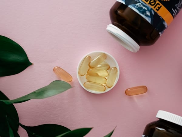 Morning vs. Evening Dosing of Blushwood Berry Extract: Patterns from User Reports
