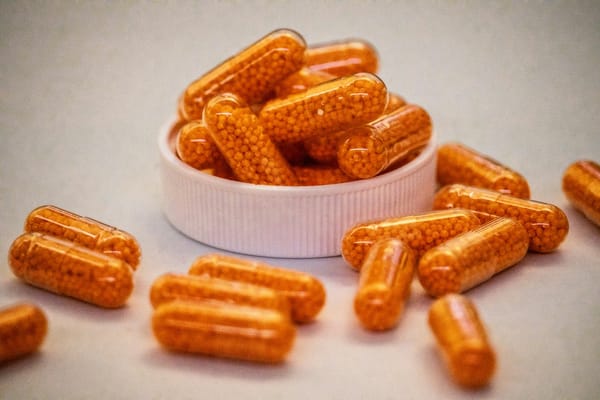 Carrier Solvent in Blushwood Berry Tinctures: What Users Report About Ethanol and Glycerin Bases